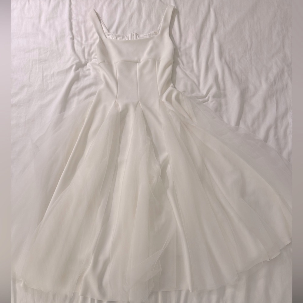 Chic White Sleeveless Midi Dress